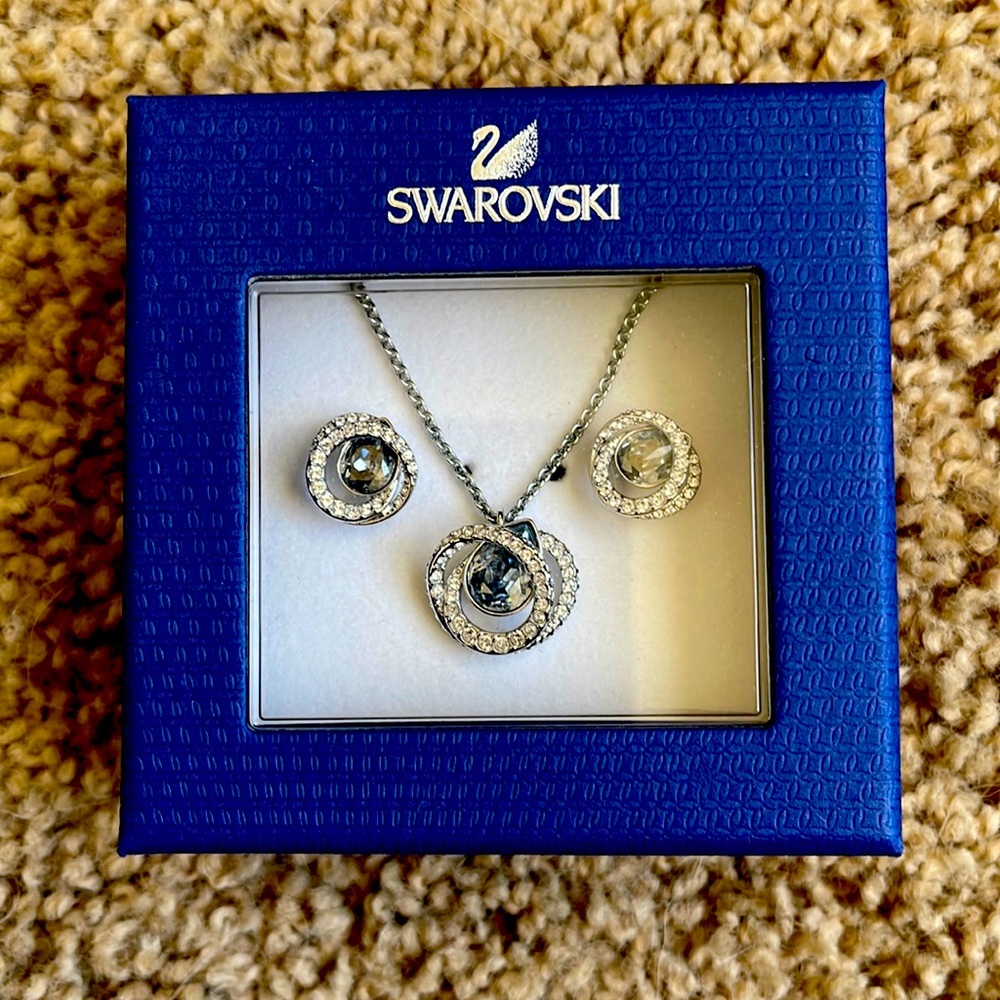 💎💎Swarovski Gift Set 💎💎 Earrings plus Necklace
